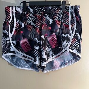 Women’s Calvin Klein Patterned Athletic Shorts Size XL